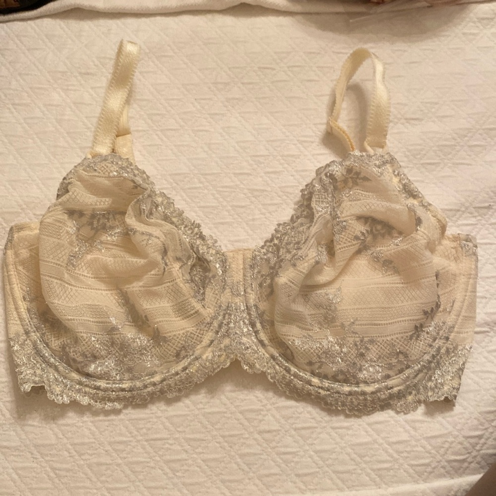 Wacoal Cream Lace Underwire Bra